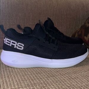 Men’s Size 9 Go Run Fast Valor Black Knit Lace up slip on Sneakers